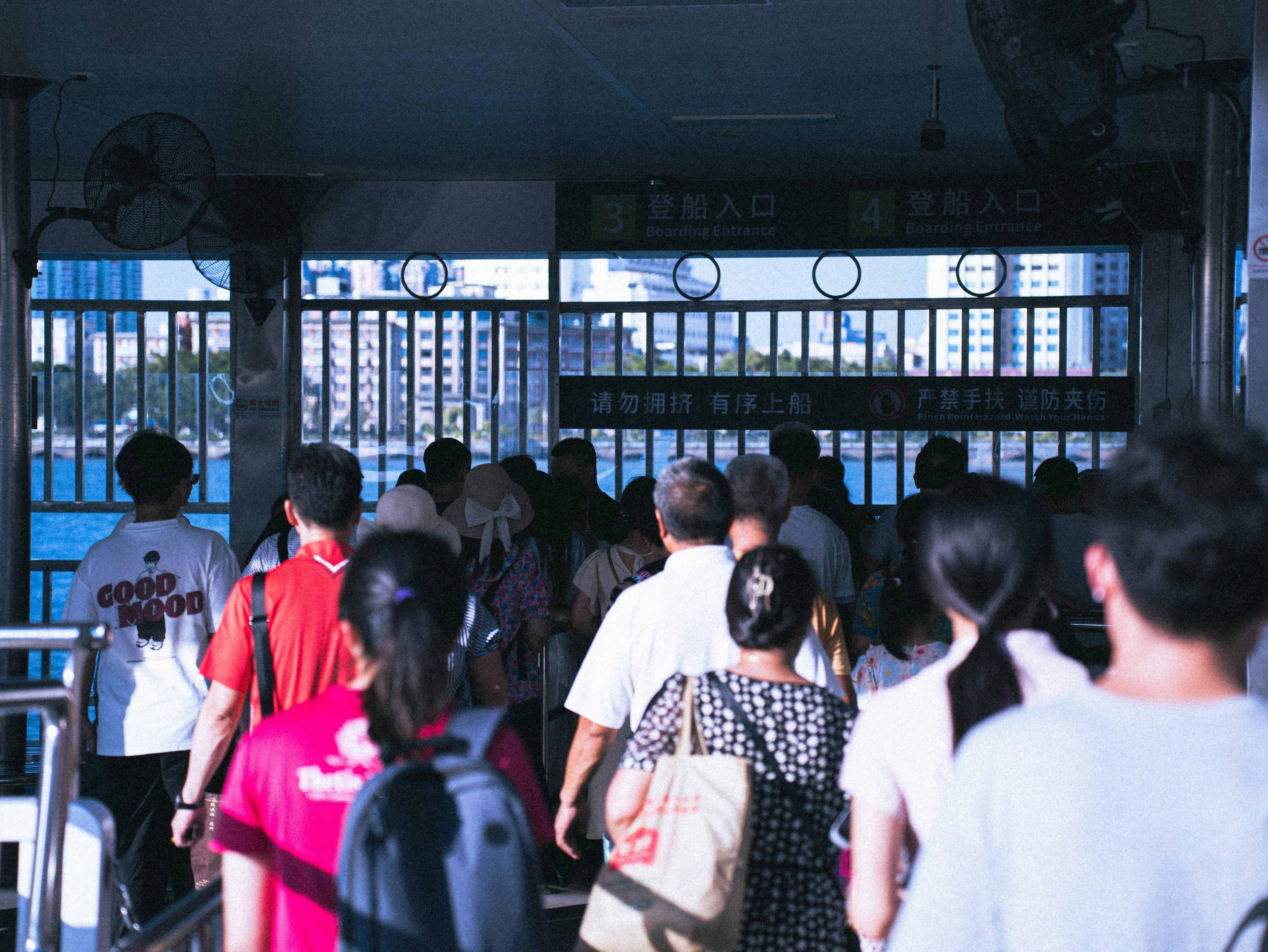 Illustration für Was ist Massentourismus? Definition, Beispiele und Folgen