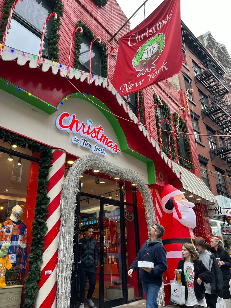 westvillage-litttle-italy-weihnachstdekorationen