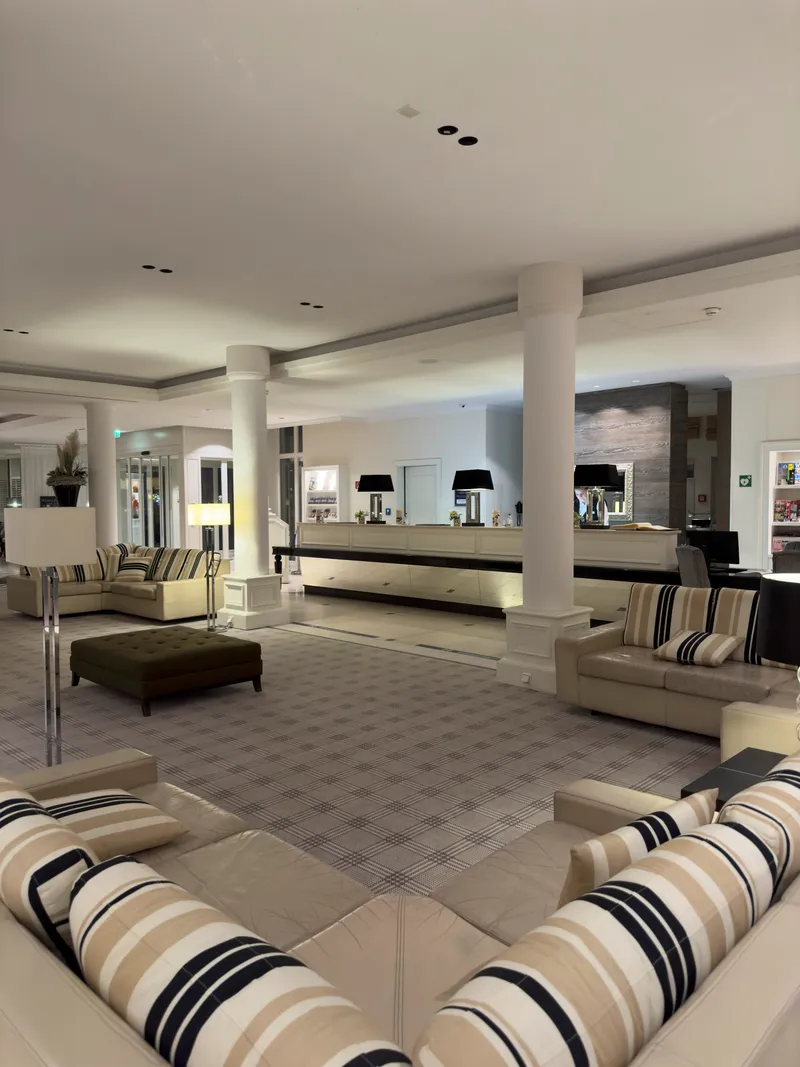 steigenberger-granhotel-und-spa-lobby