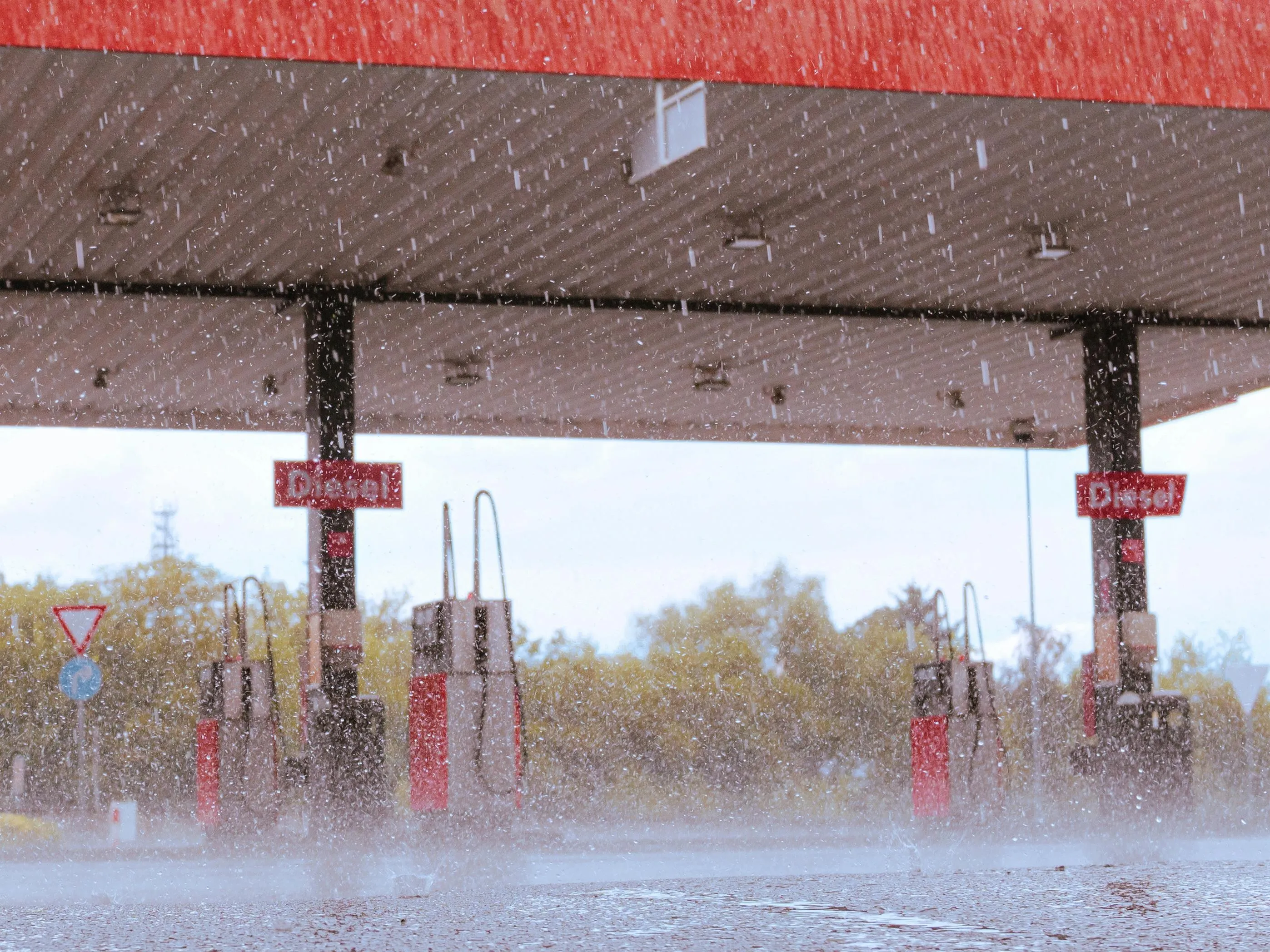 Illustration für Was ist Blutregen? Das rote Naturphänomen auf deiner Reise erklärt