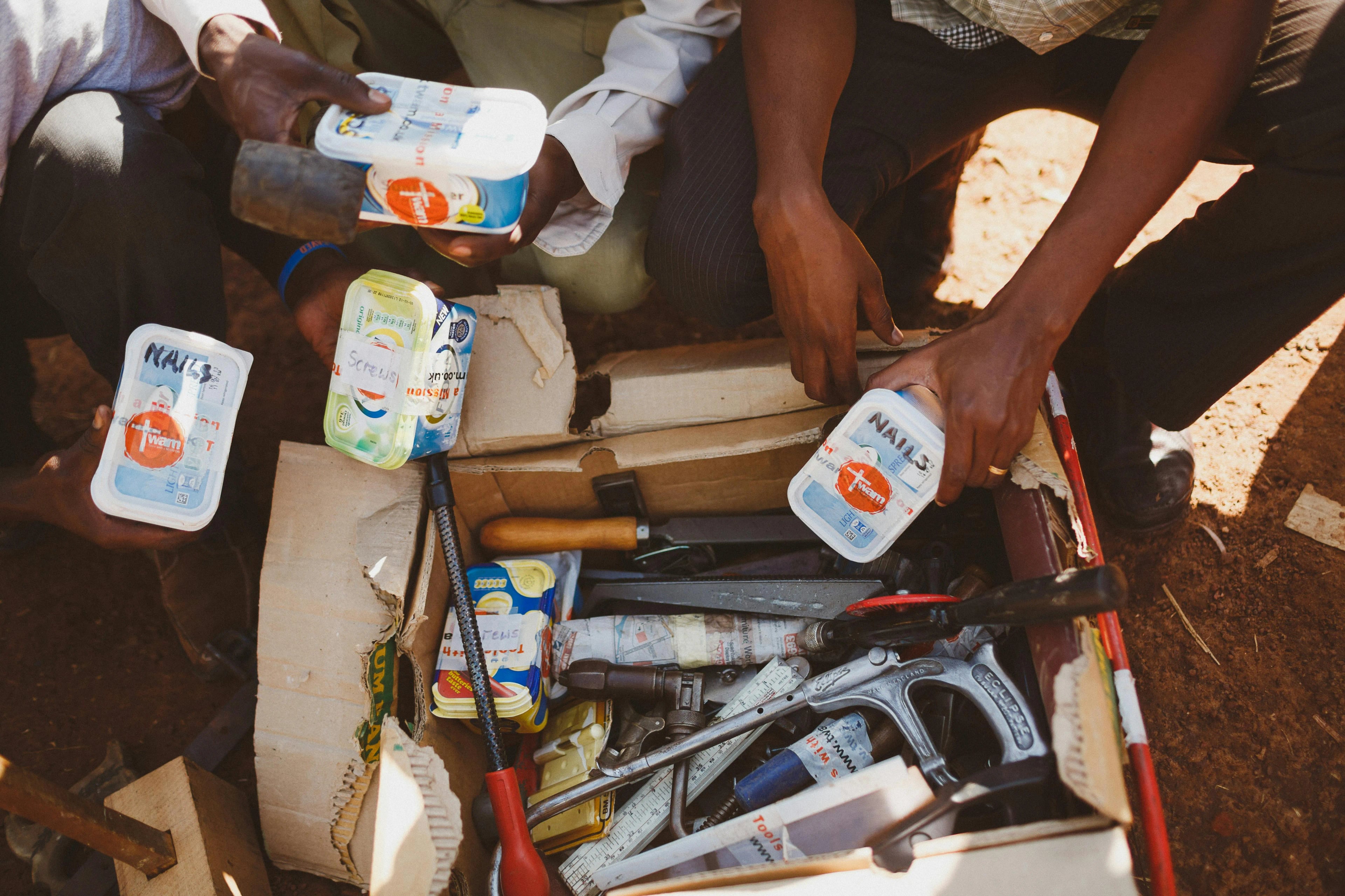 Illustration für Voluntourismus: Reisen mit sozialem Engagement verbinden