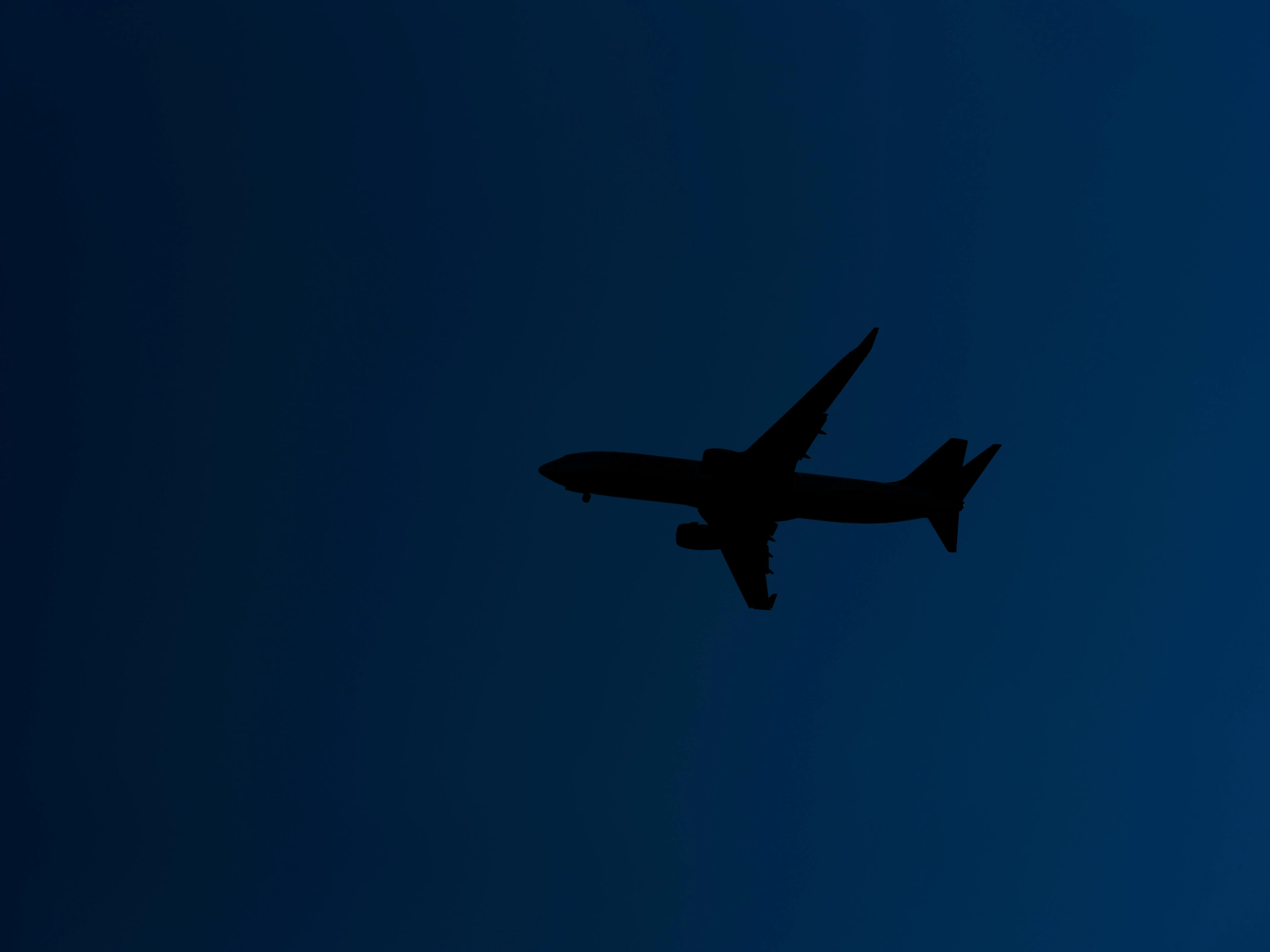 Illustration für Was ist ein Red-Eye Flight? Alles über Nachtflüge, die du wissen musst